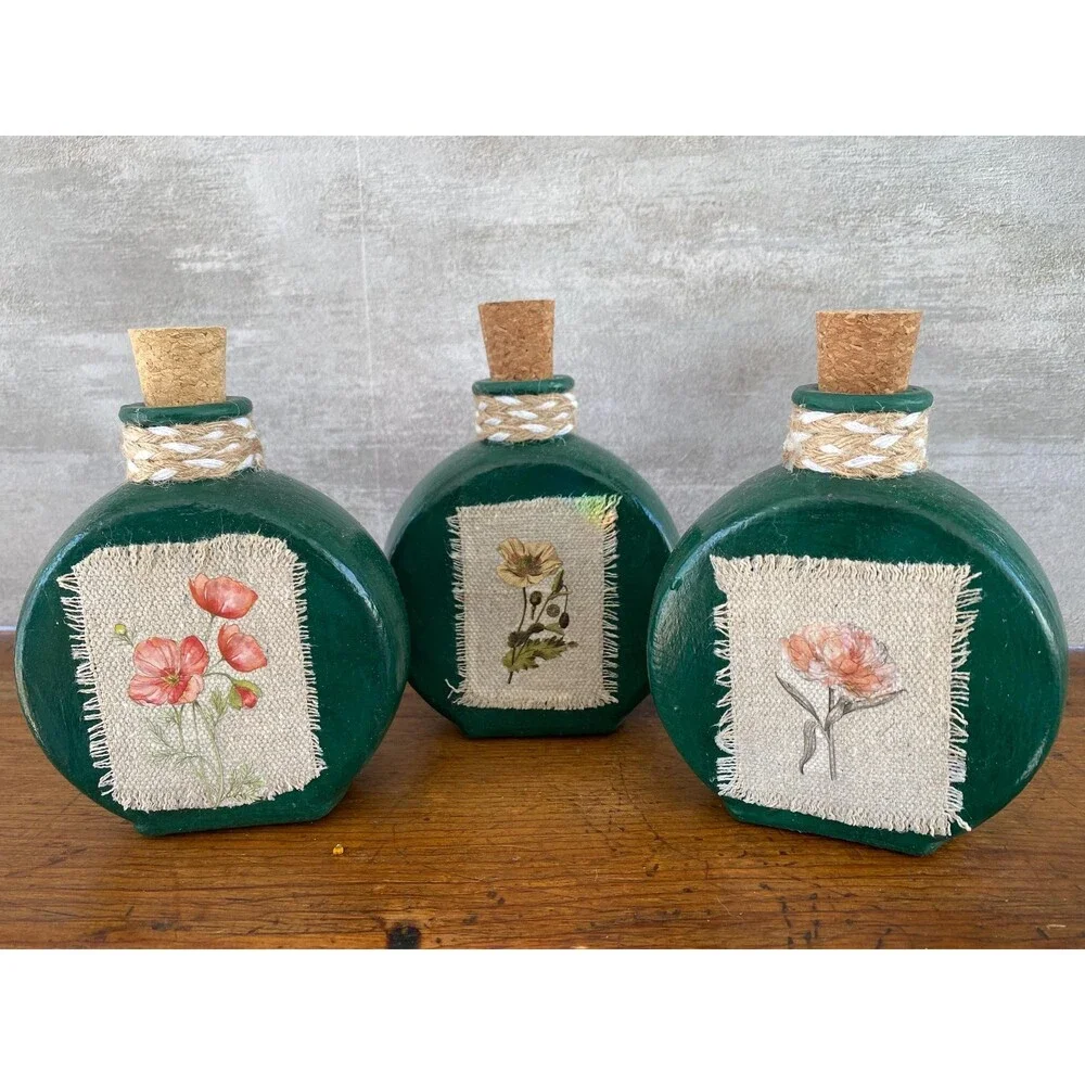 Set of 3 decorative mini vases with corks